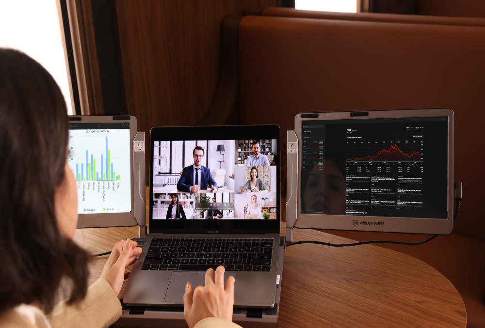 How to Set Up Different Wallpapers on Different Monitors on Windows 11?